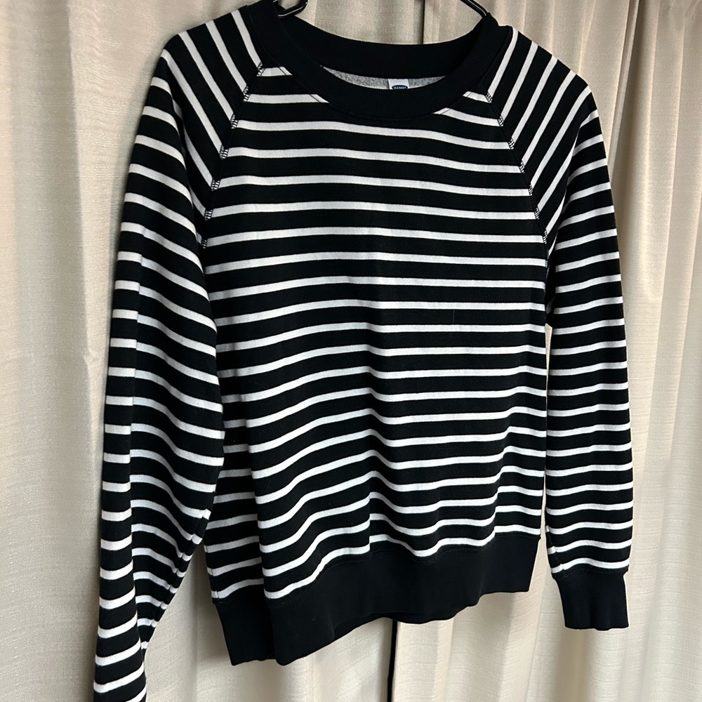 Like new Old Navy black and white striped sweatshirt.